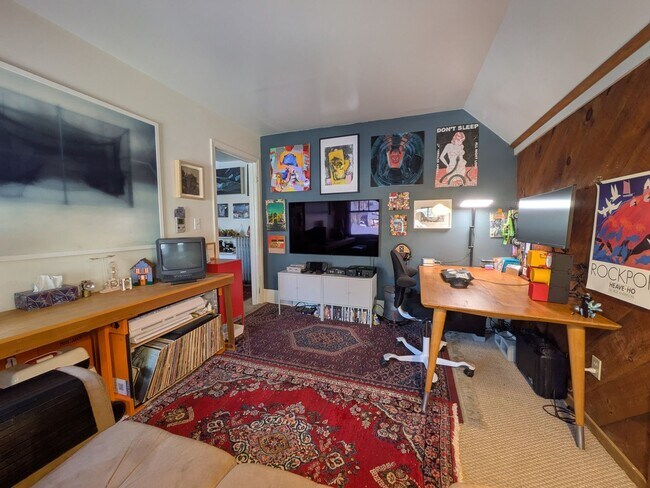 Building Photo - Amazing 1.5 Bed/1 Bath in Brighton near the T