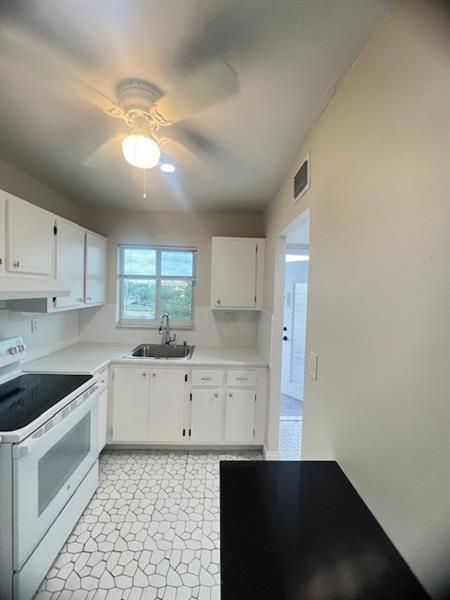 Foto del edificio - 8515 Sunrise Lakes Blvd