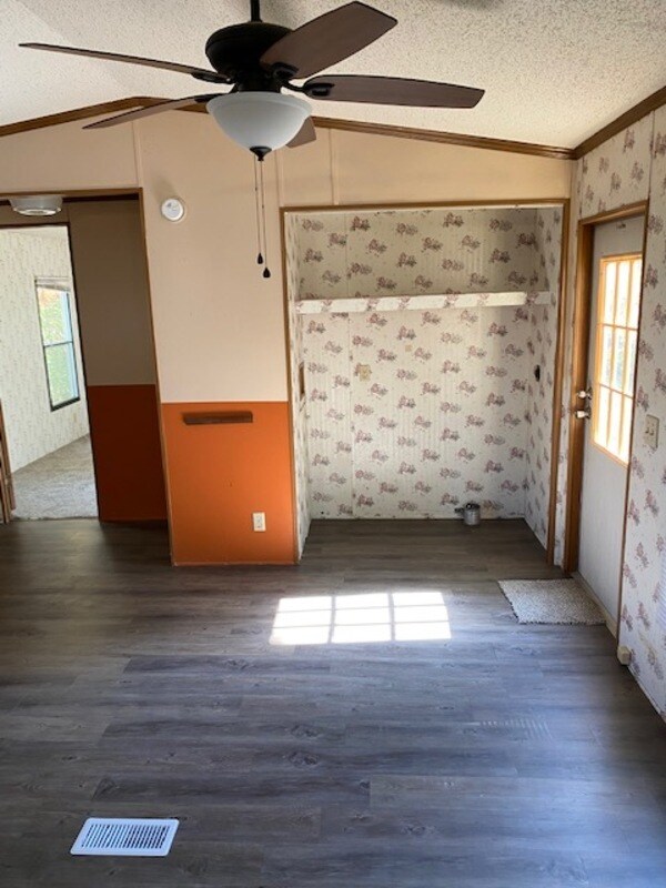 Foto del edificio - 1410 West Dr