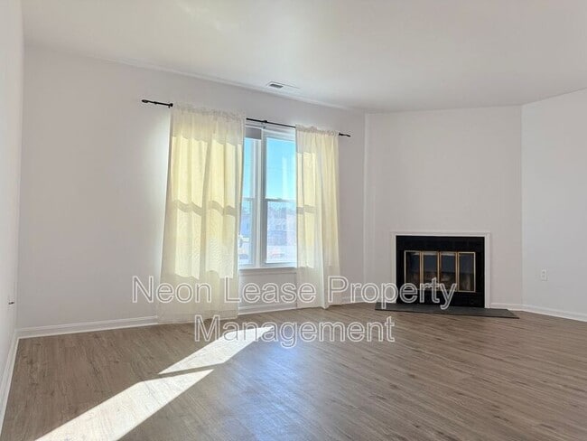 Building Photo - 400 Franklin St