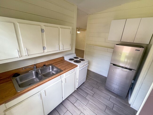 Building Photo - 345 Staunton St