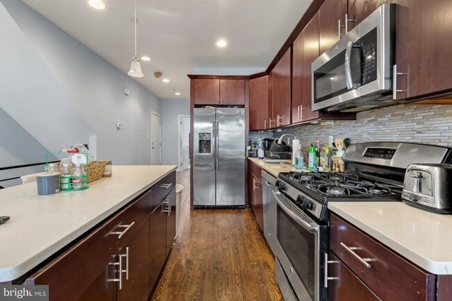 Photo - 1217 Green St Apartment