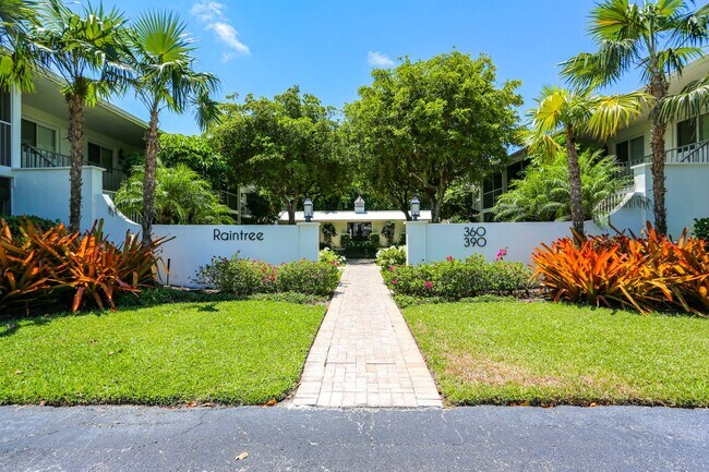 Foto del edificio - ***DOWNTOWN NAPLES FIRST FLOOR CONDO***BIK...