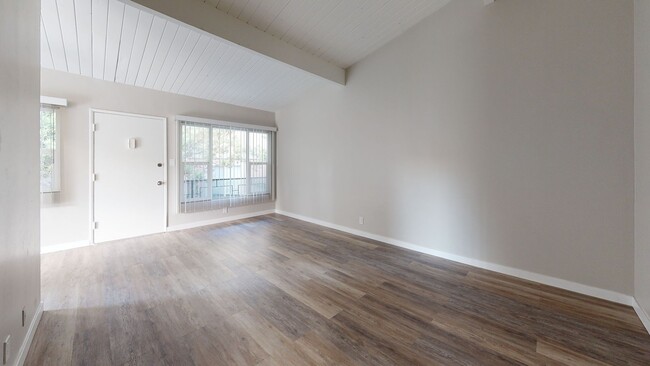 Foto del interior - 4350 McLaughlin Ave