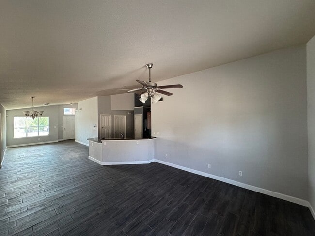 Building Photo - Charming smart 3BR House in El Paso with S...