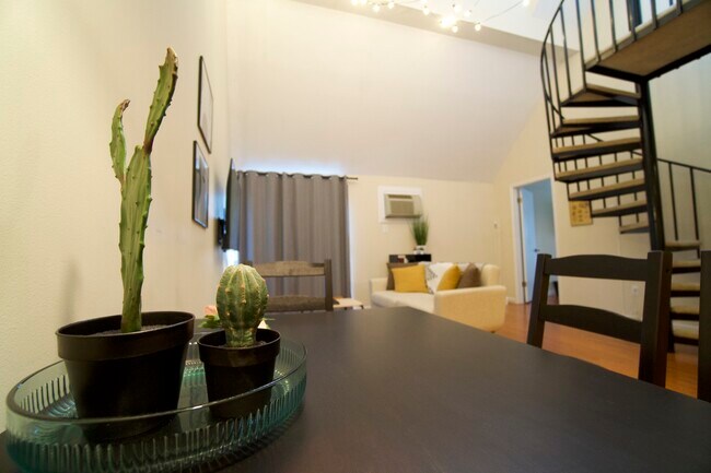 Dining Table - 38 N Main St