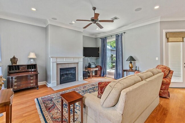 Foto del edificio - 2739 Magnolia Ln