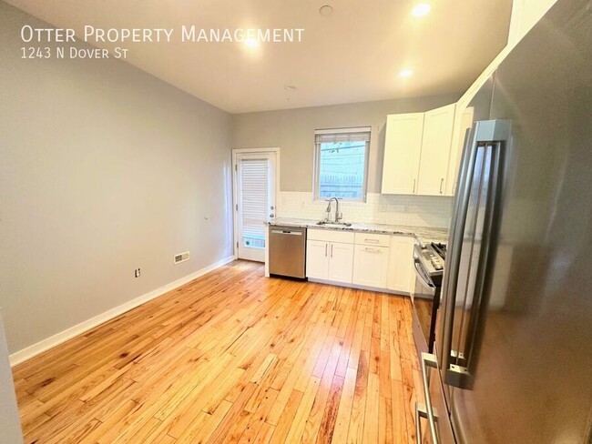 Building Photo - Modern 3BR/2.5BA Home with Balcony Terrace...