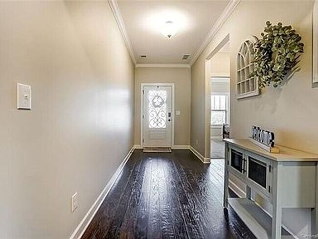 Building Photo - 1032 Ellington Downs Way