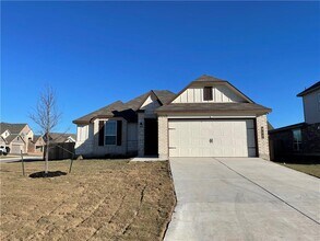 Building Photo - 917 Hollyhock Dr