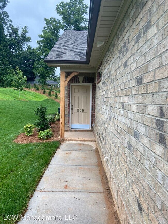 Building Photo - 3 br, 2 bath House - 800 Silver Leaf Drive