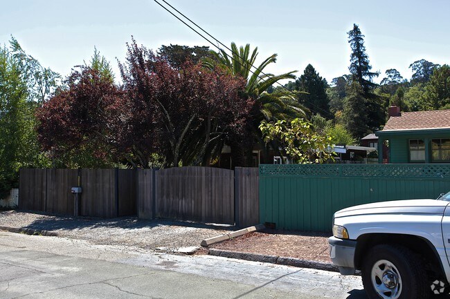 Building Photo - 233 Evergreen Ave