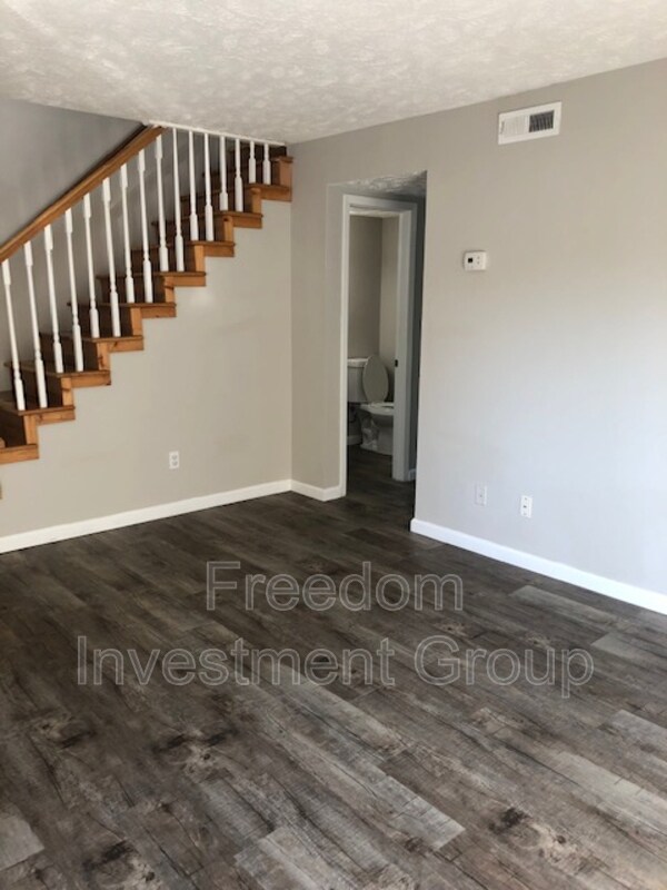 Building Photo - 157 Louella Dr