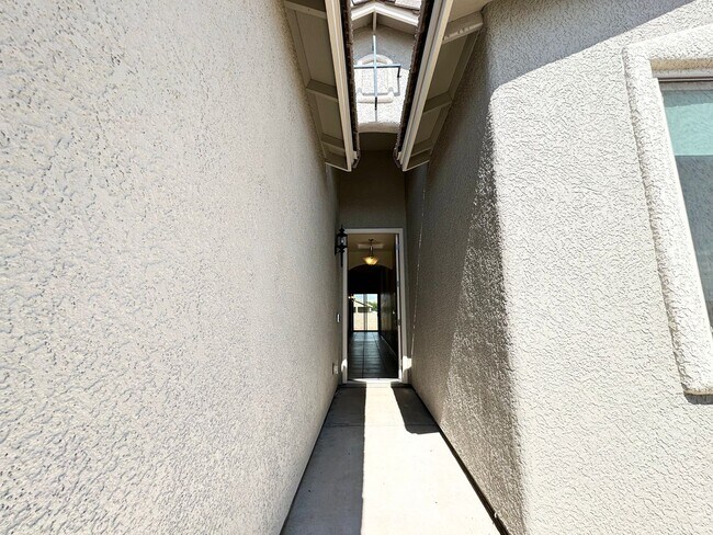 Foto del edificio - 3BR/2BA/2CG, 1617 sq.ft. rental in Sierra ...