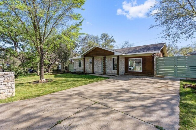 Building Photo - 3203 Bruce Dr