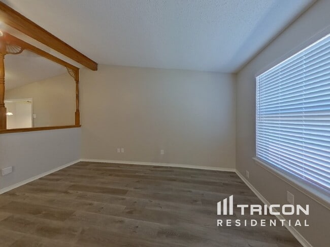 Foto del edificio - 4108 Coronet Ln