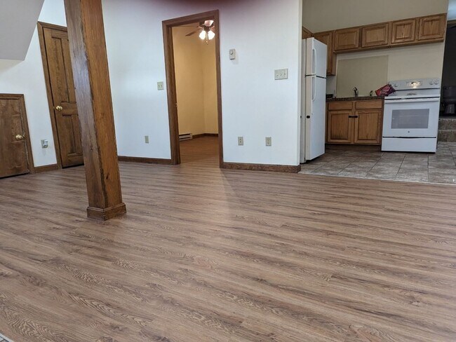 Building Photo - 121 Perry Ave