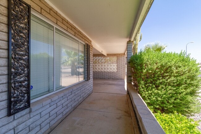 Building Photo - Nice 2 bedroom 1.5 bath in a nicely locate...