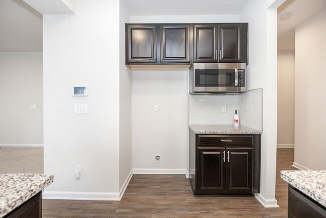 Foto del edificio - Stunning 4-bedroom, 2.5 bathroom House!