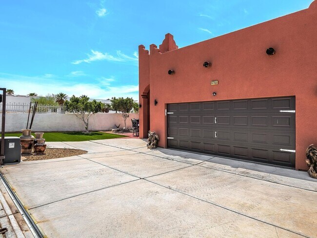 Foto del edificio - Desert Hot Springs 4 Bedroom luxury unique...