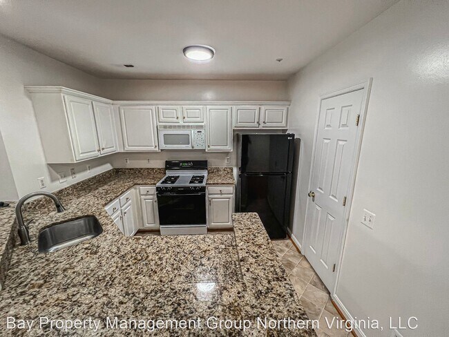 Foto del edificio - 2 br, 2.5 bath House - 21887 Elkins Ter