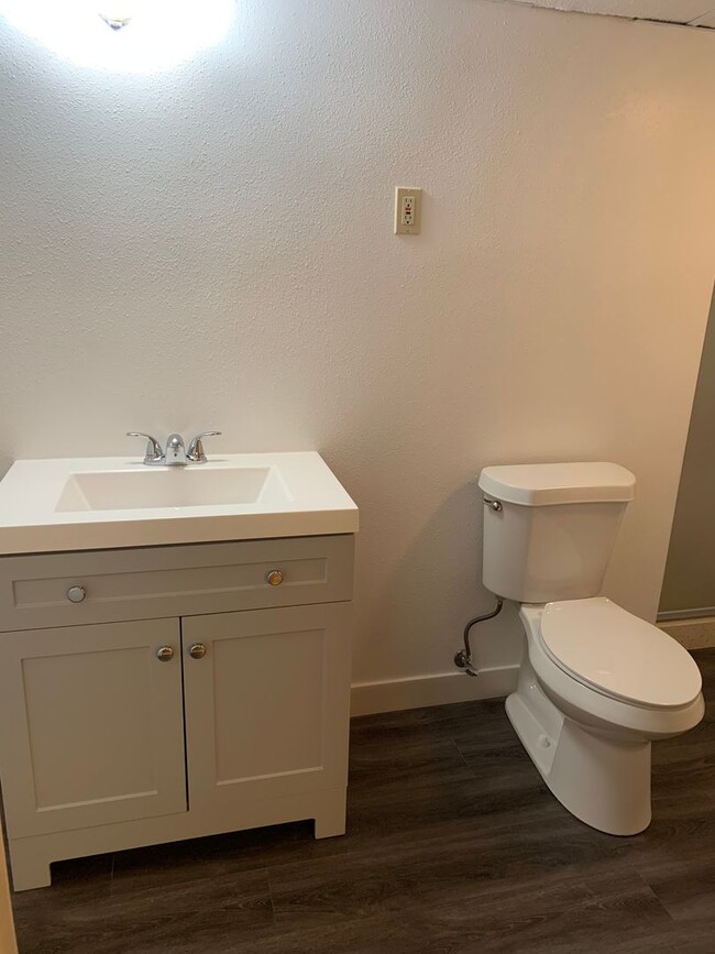Building Photo - 3 BEDROOMS, PLUS BONUS ROOM, 2 BATHROOM, S...