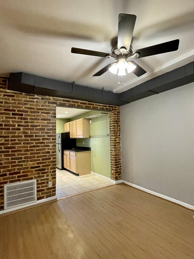 Building Photo - 1227 Wylie St NE
