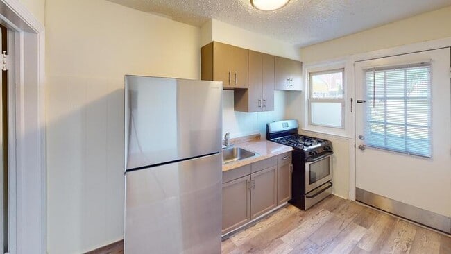 Building Photo - 4013 Balfern Ave