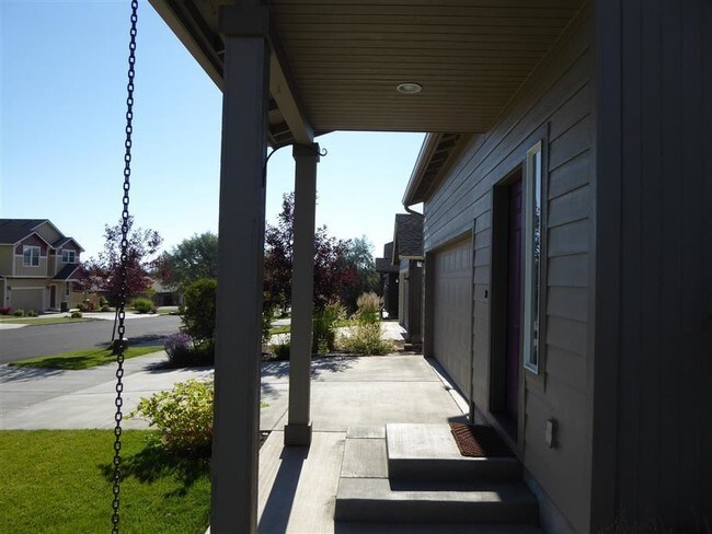 Building Photo - 3 br, 2.5 bath House - 2845 NE Aldrich Avenue