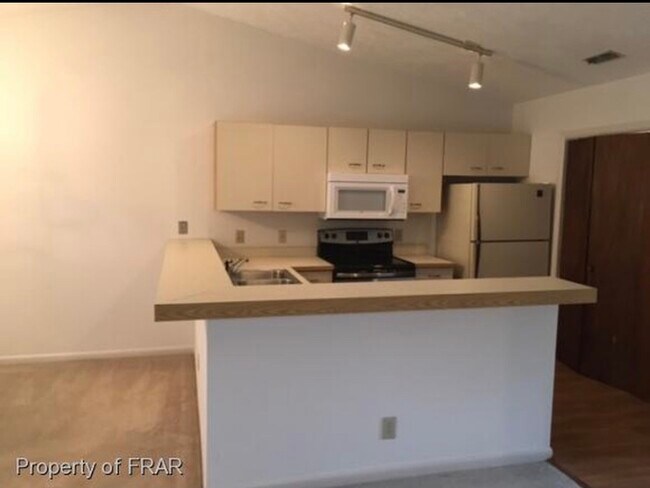 Kitchen/Dining - 6752 Willowbrook Dr