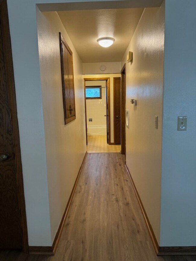 Foto del edificio - 1225-1227 Primrose Lane