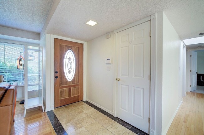 Foto del edificio - 3bd/1.5ba Bellevue Home