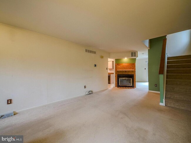 Building Photo - 1001 Winfield Ct