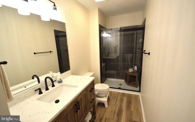 Foto del edificio - 138 Creekside Ct