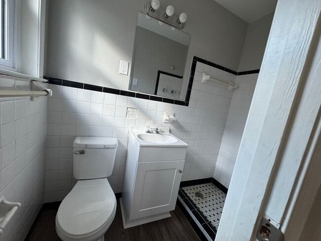 Foto del edificio - 1961 Croydon Ave