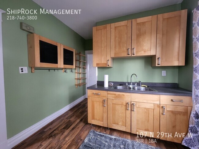 Building Photo - 107 N 29th Ave W