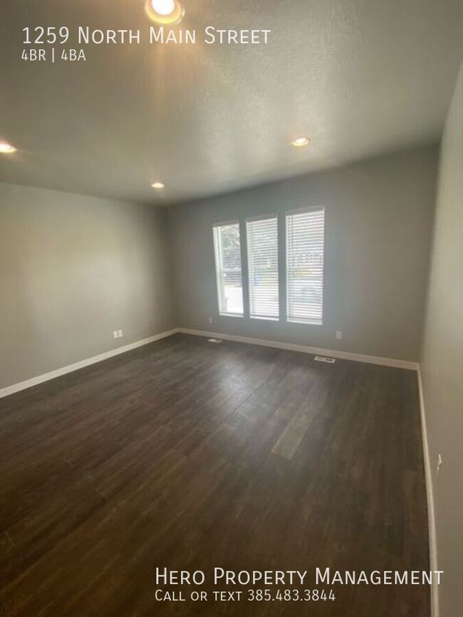 Foto del edificio - 1259 N Main St