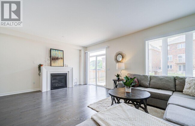 Photo du bâtiment - 290 Silk Twist Dr