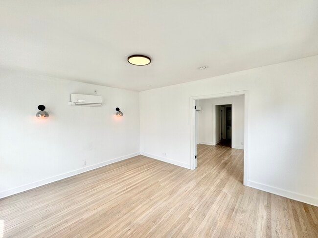 Foto del edificio - 338 N Kingsley Dr