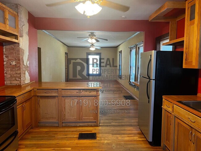 Foto del edificio - 1520 E 8th St