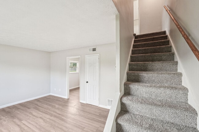 Foto del edificio - Columbus Crossing Townhomes