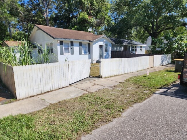 Photo - 3057 Columbus Ave House