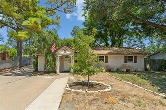 Building Photo - 1917 Dogwood Dr