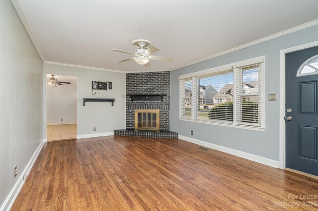 Building Photo - 308 Stowe Rd