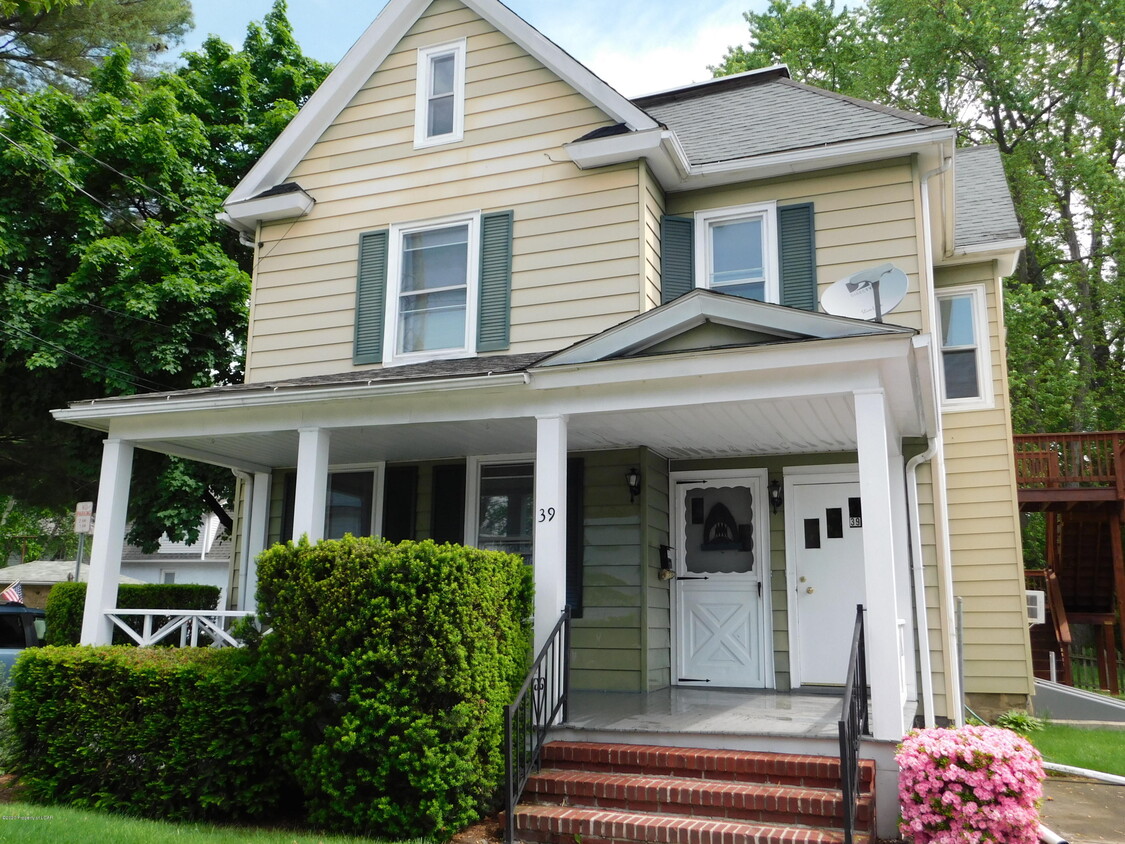 Primary Photo - 39 Wesley St