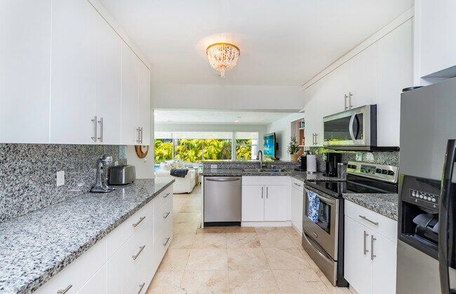 Foto del edificio - 654 Hampton Ln