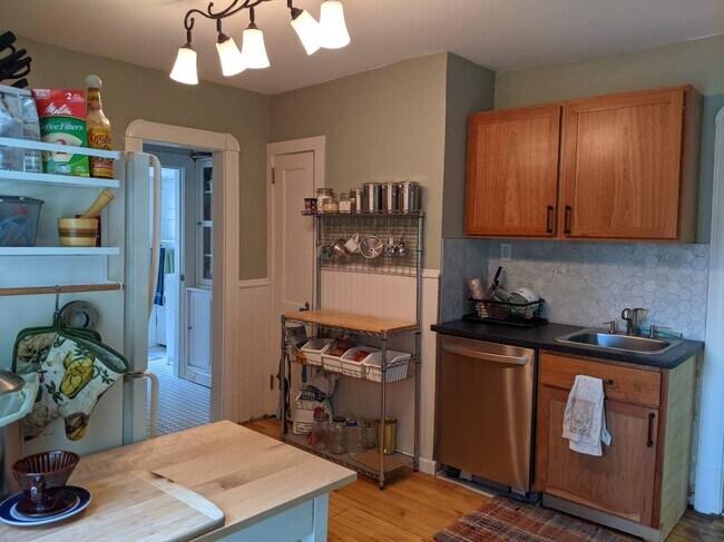 Cocina - 1524 Fremont Ave N