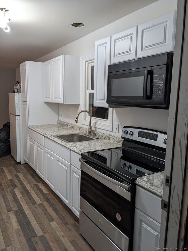 Foto del edificio - 230 Pumpkin Hill Rd