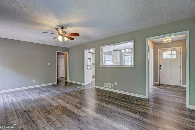 Building Photo - 604 Cloudland Dr