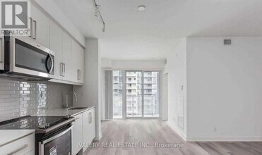 Building Photo - 5180 Yonge St